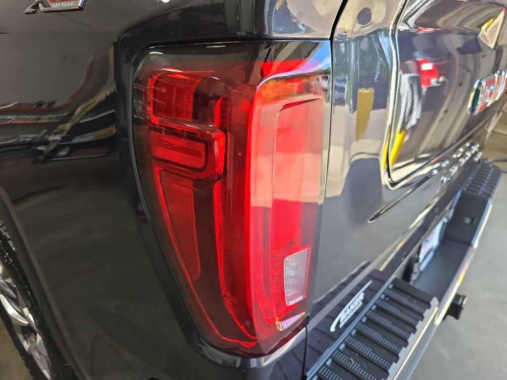 2023 GMC Sierra 1500 SLT - Photo 34