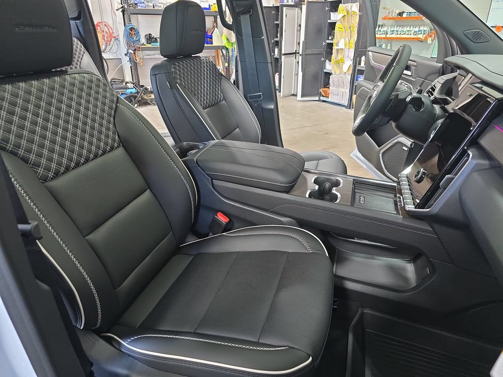 2026 GMC Acadia Denali - Photo 10