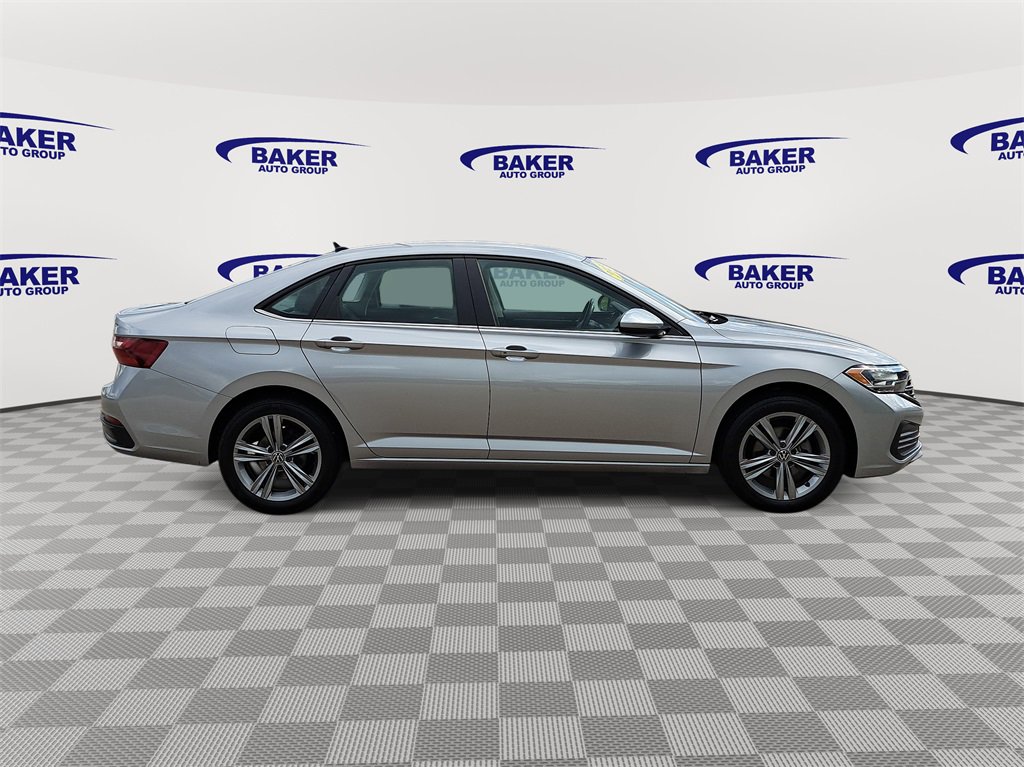 2024 Volkswagen Jetta SE photo 4