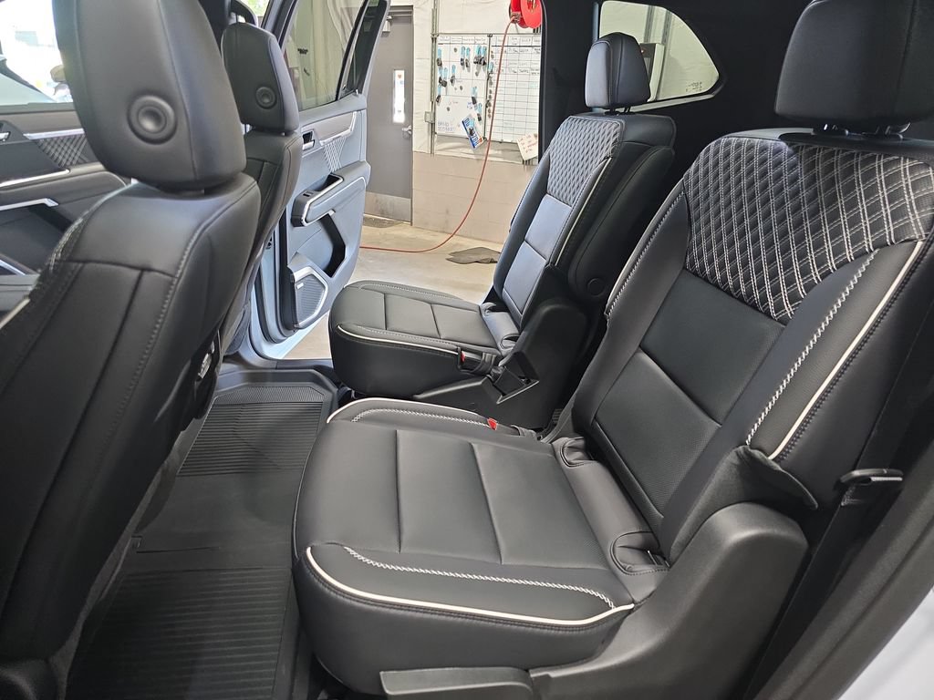 2026 GMC Acadia Denali - Photo 15