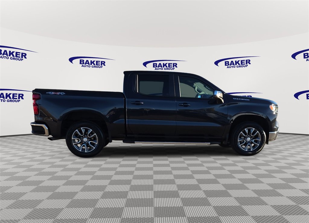 2022 Chevrolet Silverado 1500 LT photo 2