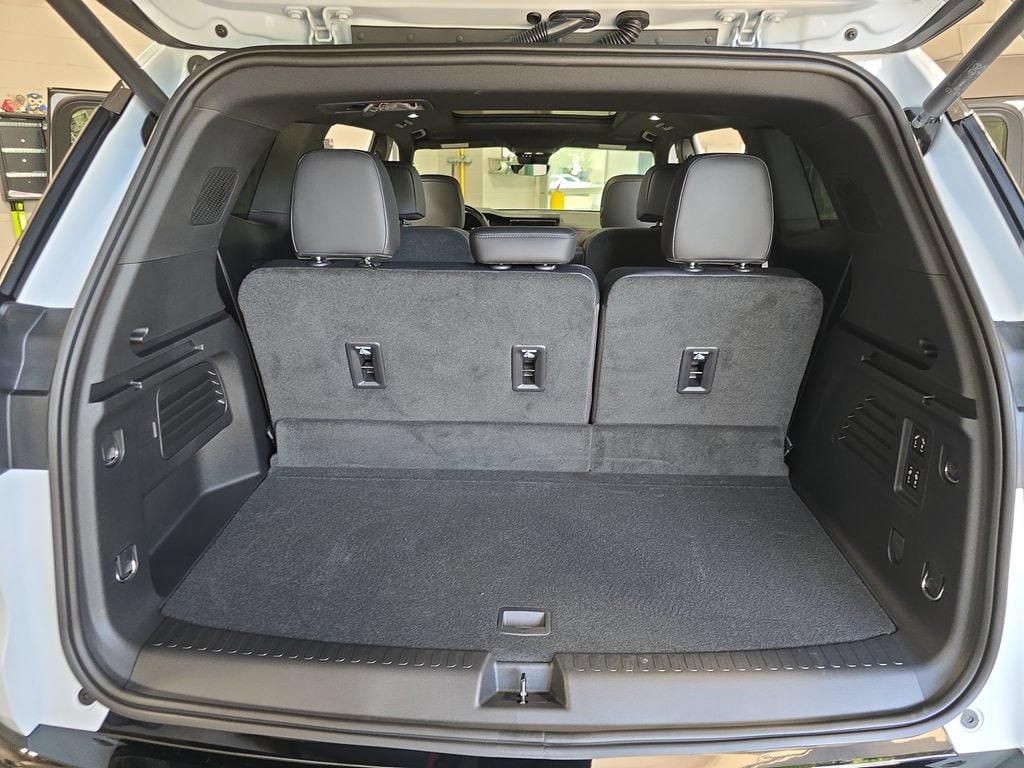 2026 GMC Acadia Denali - Photo 13