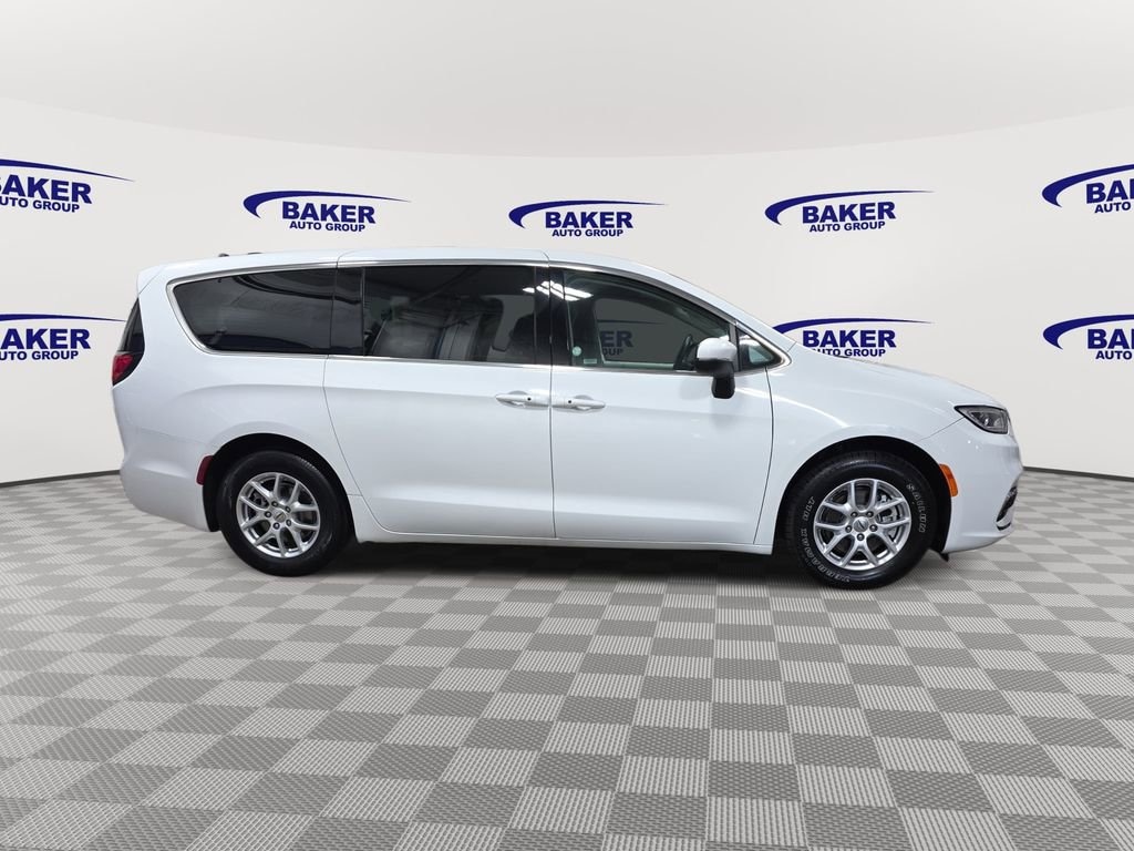 Used 2023 Chrysler Pacifica Touring L