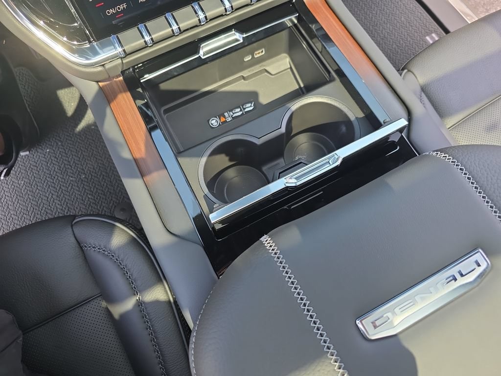 2026 GMC Yukon XL Denali - Photo 28