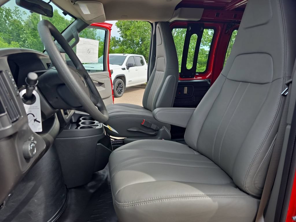 2026 GMC Savana Cargo Work Van - Photo 15