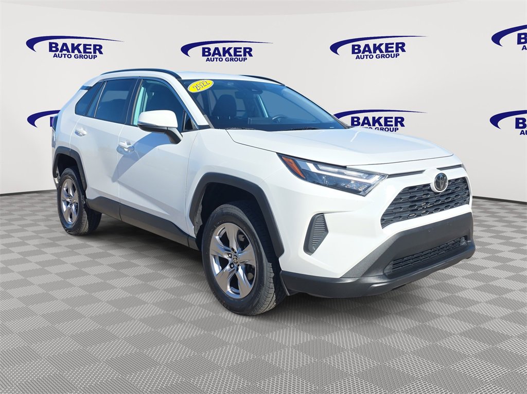 2022 Toyota RAV4 XLE photo 3