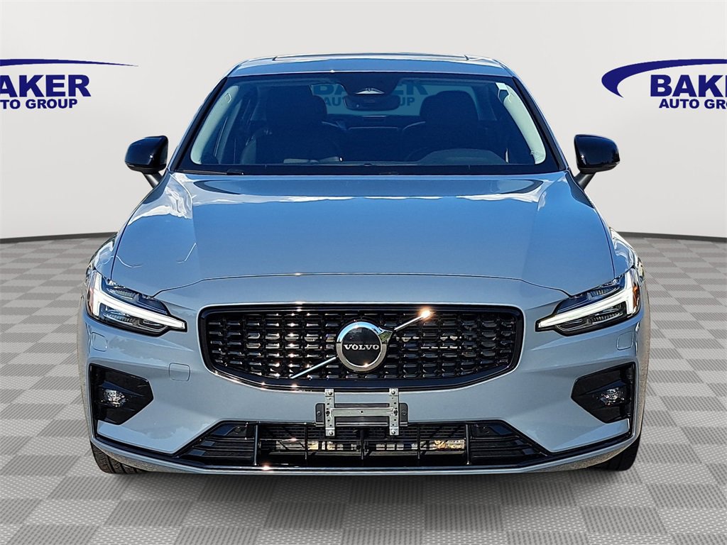 2024 Volvo S60 Core photo 2