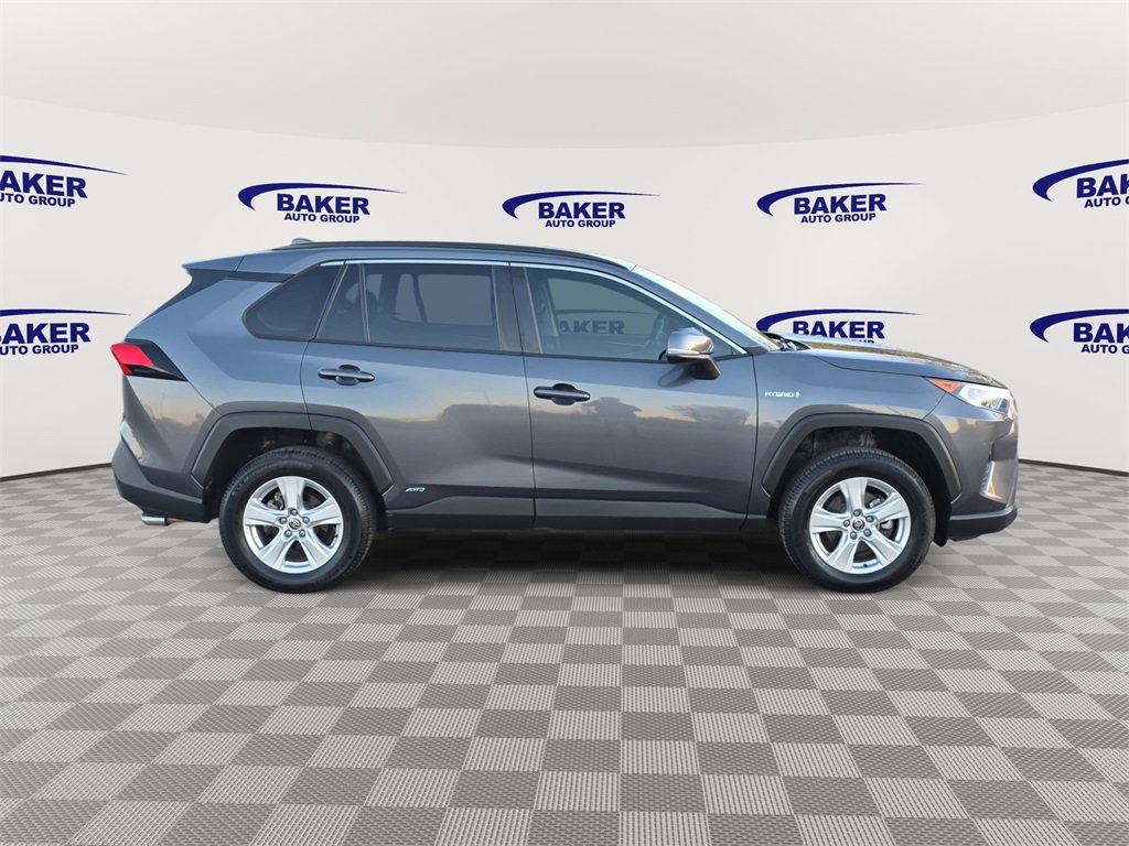 2021 Toyota RAV4 Hybrid XLE photo 4