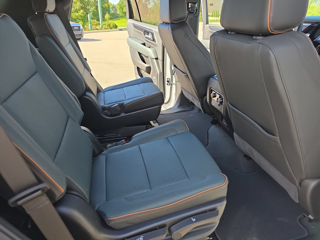 2026 GMC Yukon AT4 - Photo 11