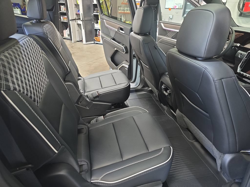 2026 GMC Acadia Denali - Photo 11