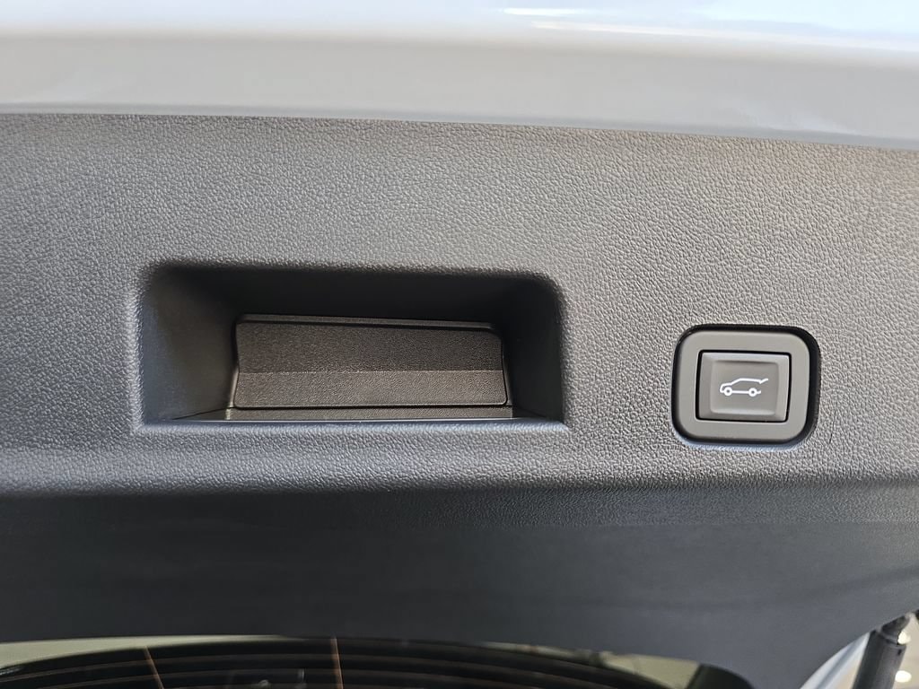 2026 GMC Acadia Denali - Photo 14
