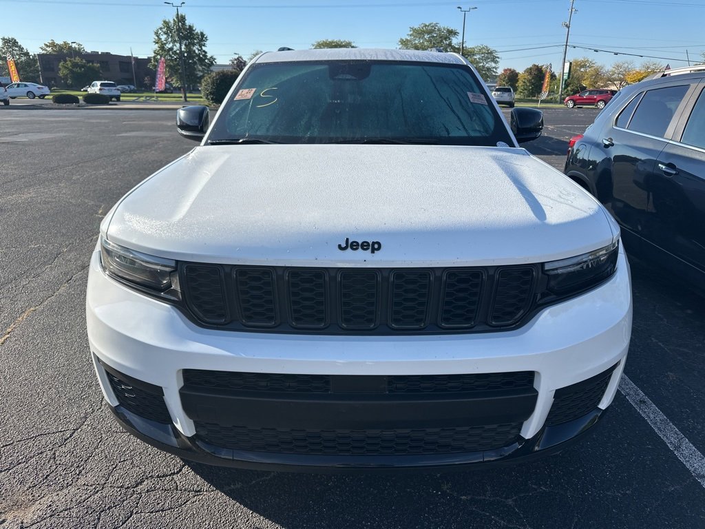 2024 Jeep Grand Cherokee Laredo photo 2