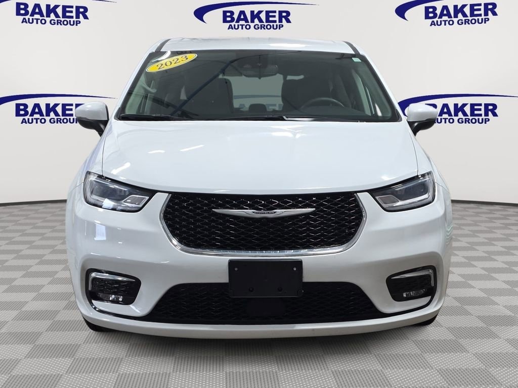 Used 2023 Chrysler Pacifica Touring L