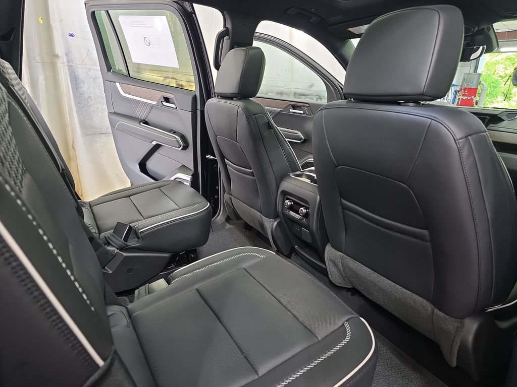 2026 GMC Acadia Denali - Photo 11