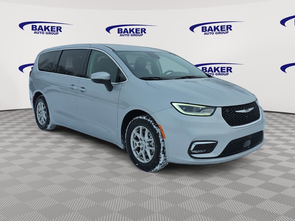 Used 2023 Chrysler Pacifica Touring L
