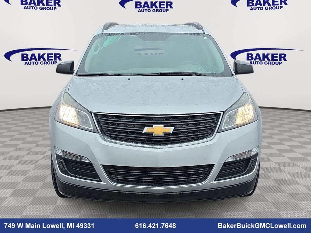 2016 Chevrolet Traverse LS photo 2
