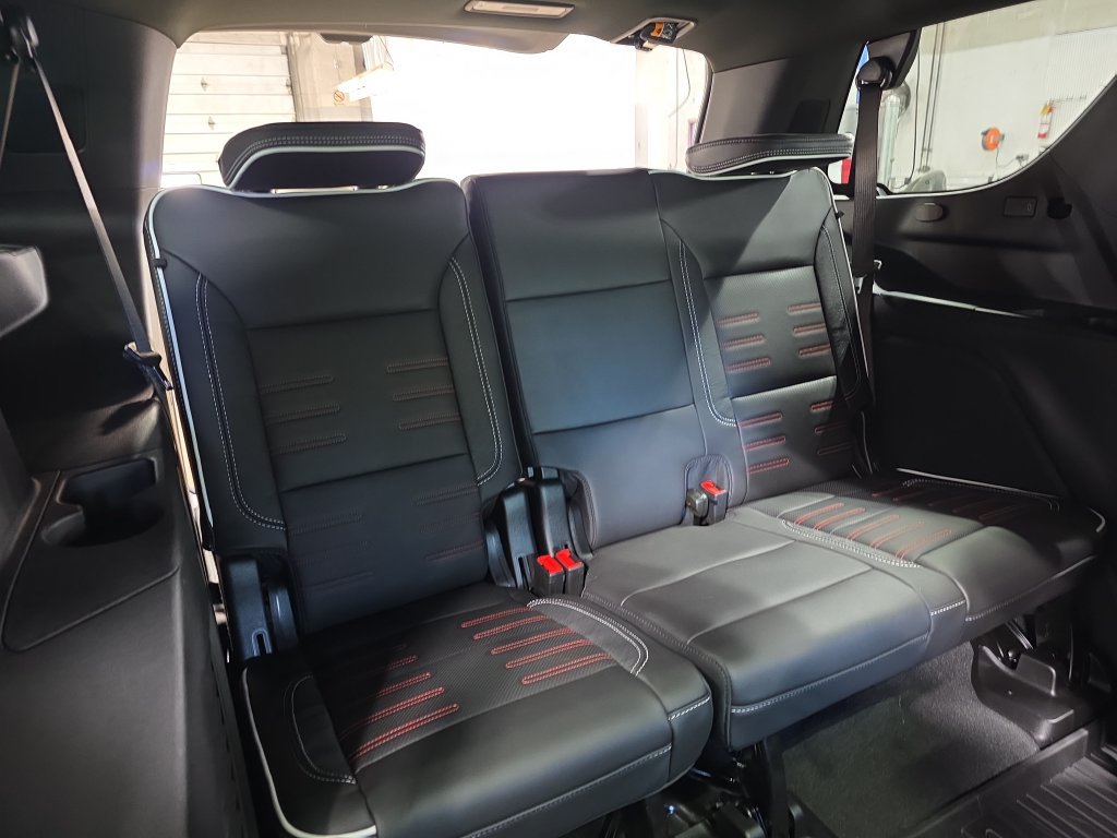 2026 GMC Yukon AT4 Ultimate - Photo 12