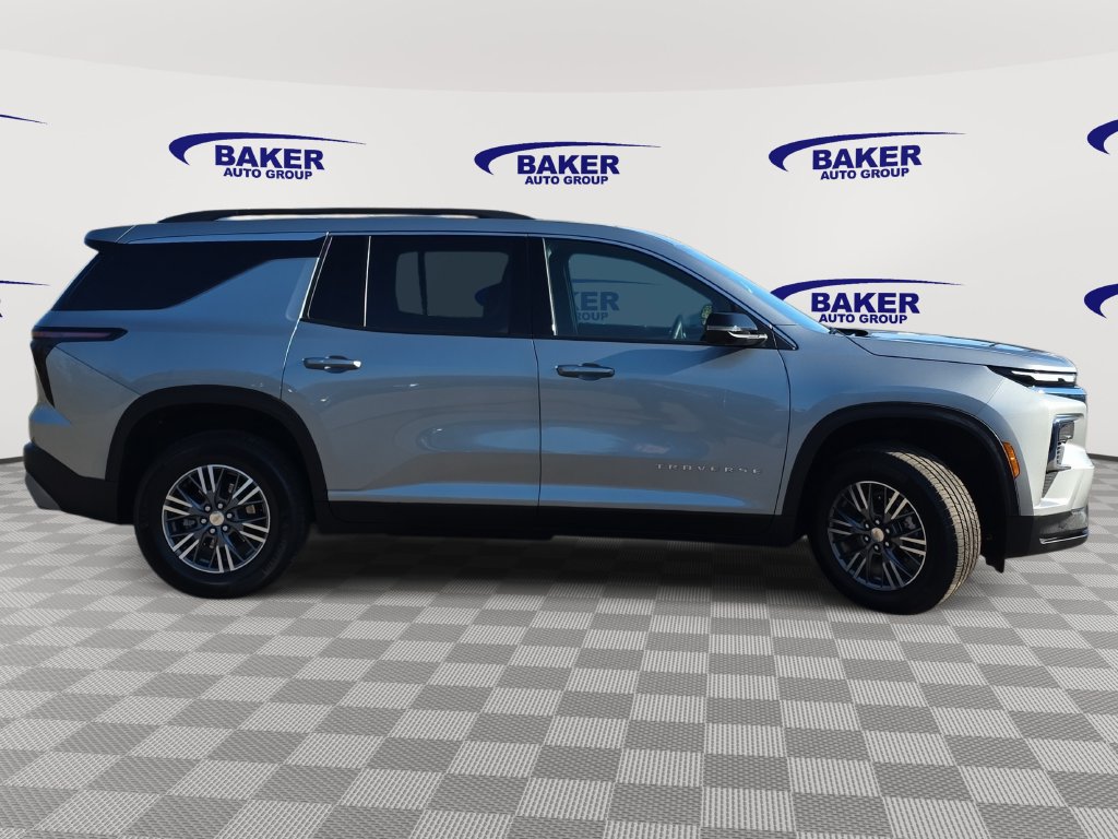 Used 2024 Chevrolet Traverse LT SUV