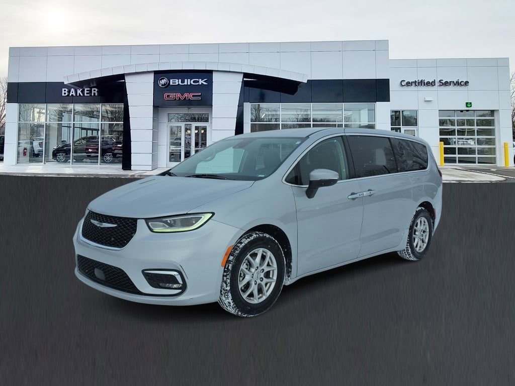 Used 2023 Chrysler Pacifica Touring L