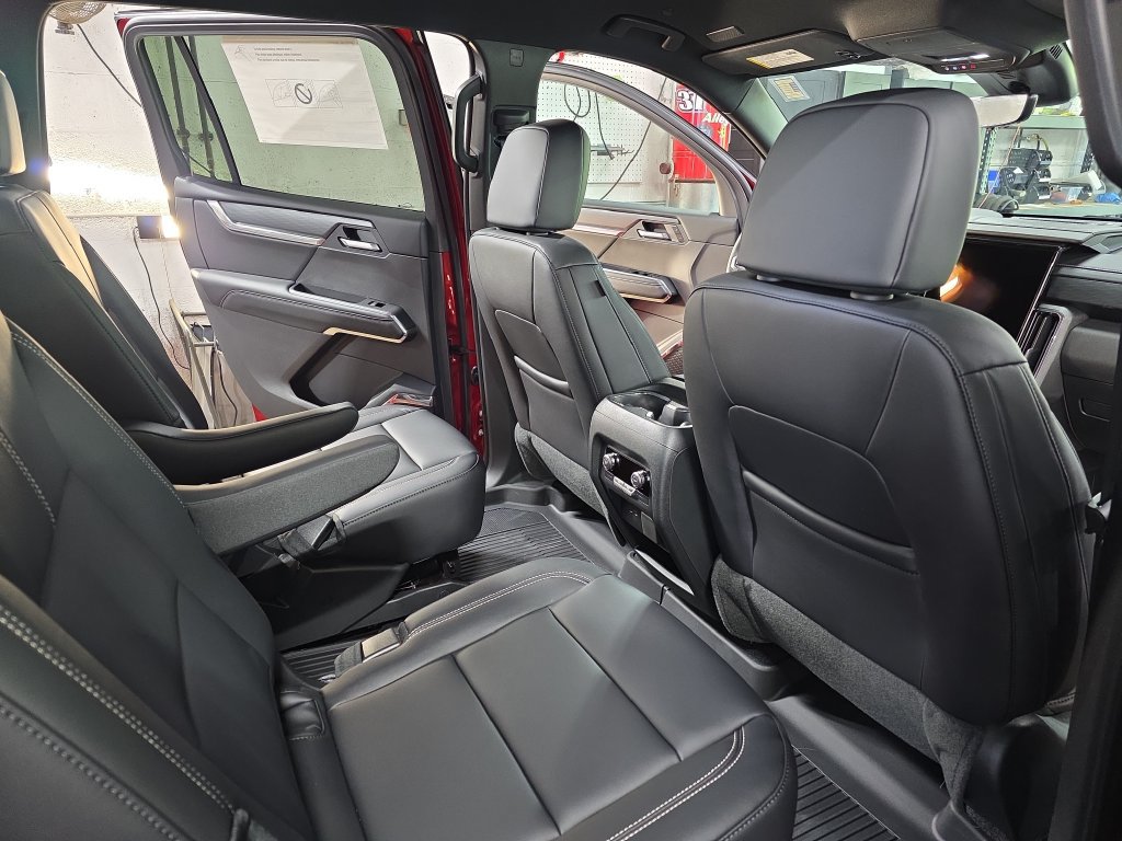 2026 GMC Acadia Elevation - Photo 11