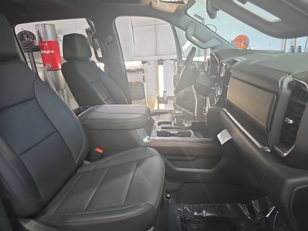 2026 GMC Sierra 1500 SLT - Photo 10