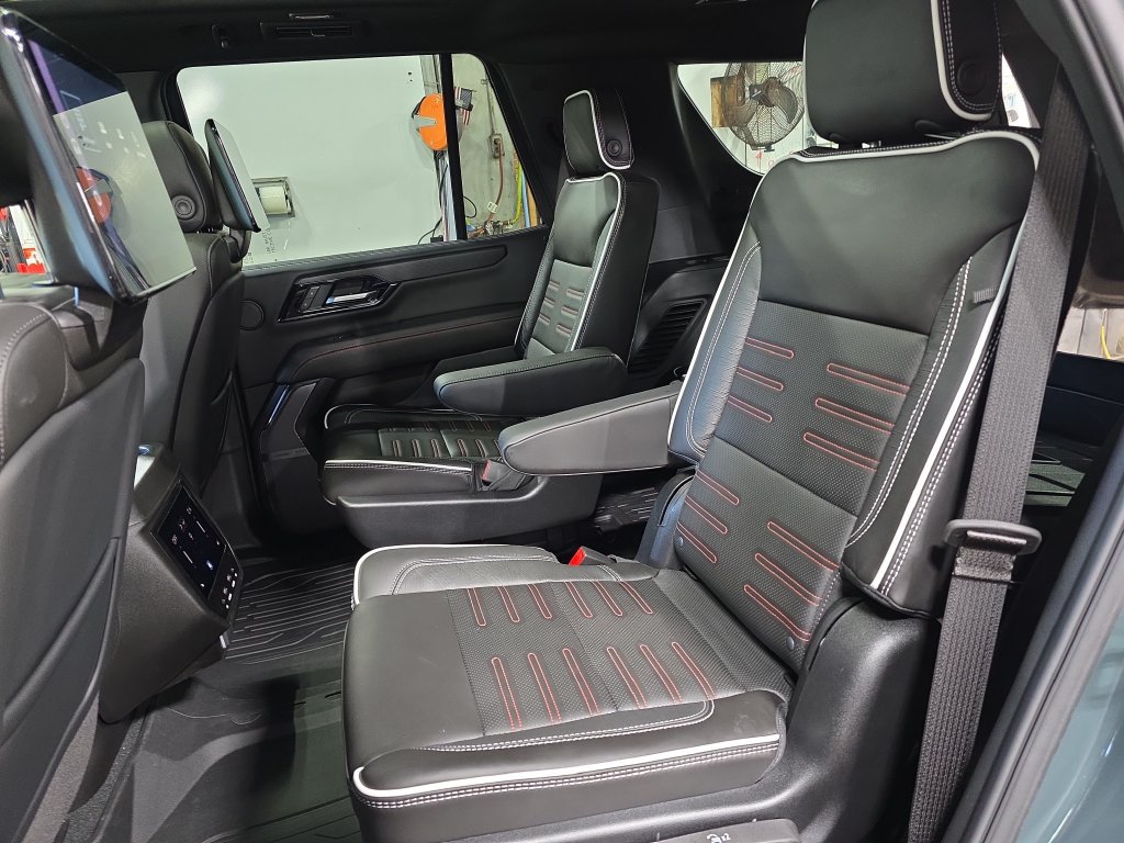 2026 GMC Yukon AT4 Ultimate - Photo 16