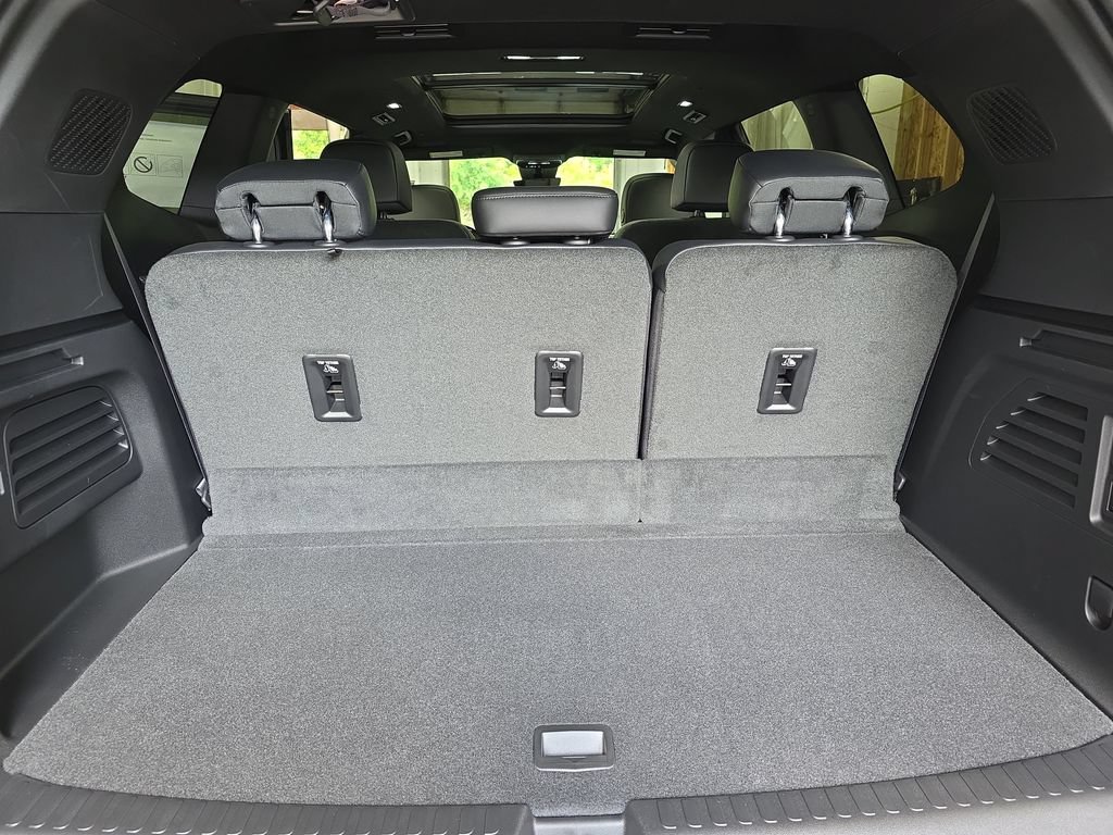 2026 GMC Acadia Denali - Photo 13