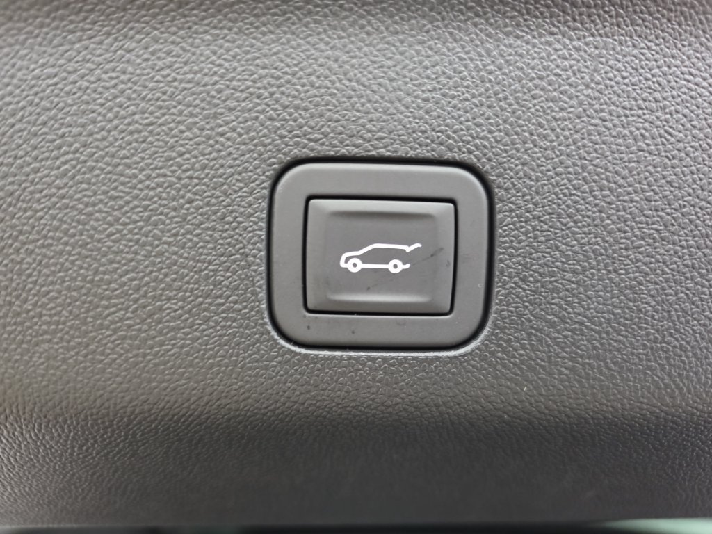 2026 GMC Yukon AT4 Ultimate - Photo 15