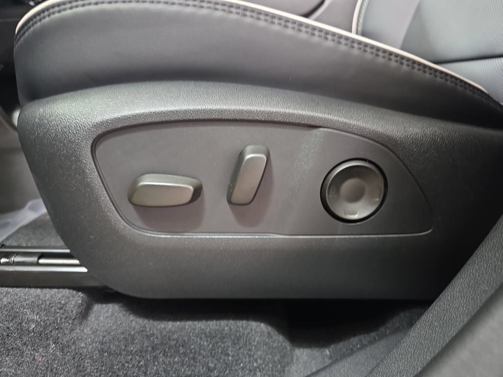 2026 GMC Acadia Denali - Photo 33