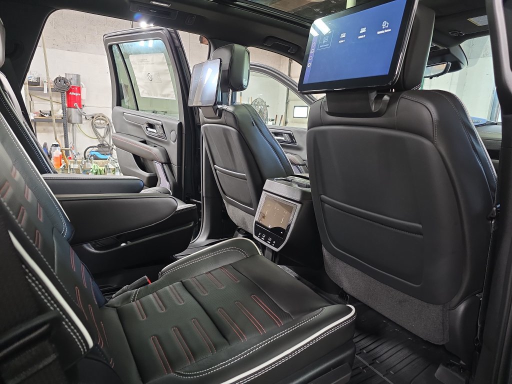 2026 GMC Yukon AT4 Ultimate - Photo 11