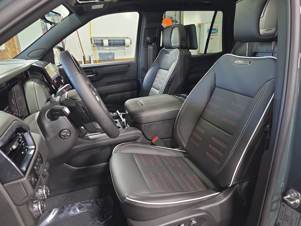 2026 GMC Yukon AT4 Ultimate - Photo 17