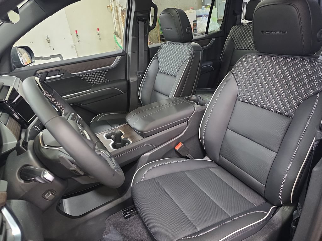 2026 GMC Acadia Denali - Photo 17