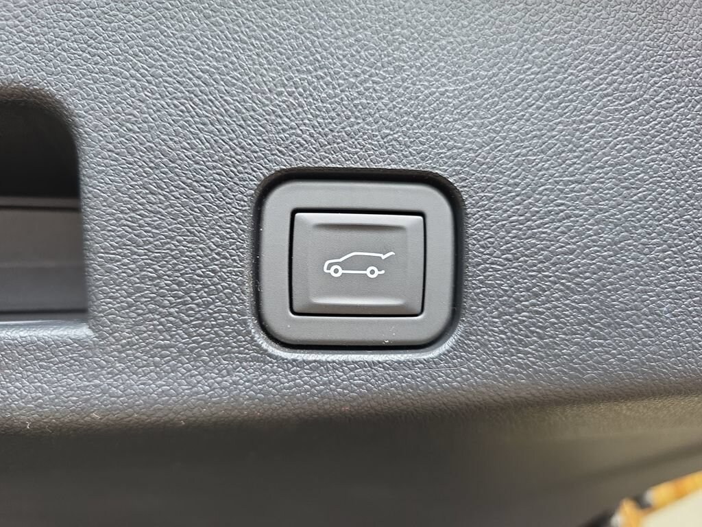 2026 GMC Acadia Denali - Photo 15