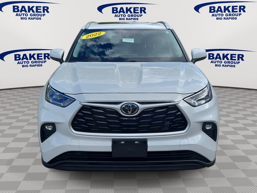 2022 Toyota Highlander XLE photo 2