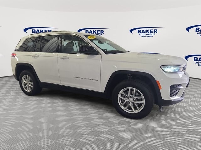 2023 Jeep Grand Cherokee Laredo photo 2