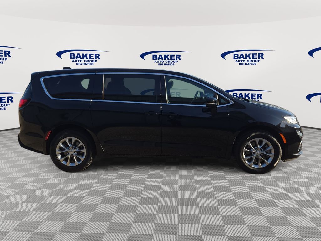 2026 Chrysler Pacifica Select - Photo 8