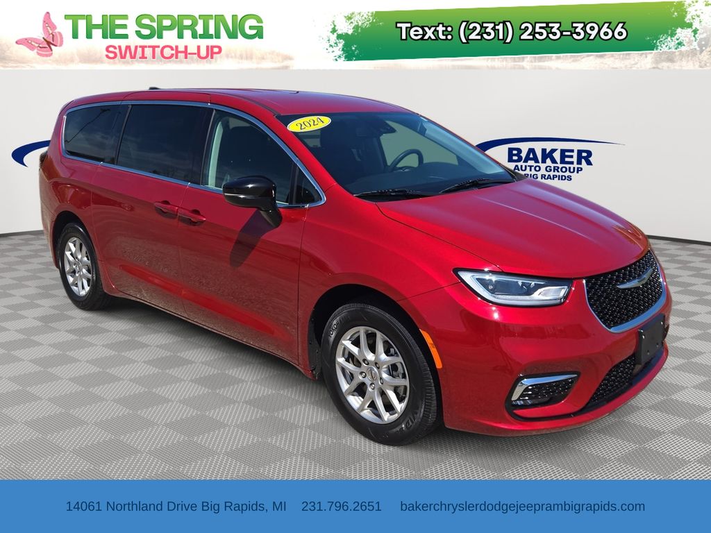 2024 Chrysler Pacifica Touring L's photo