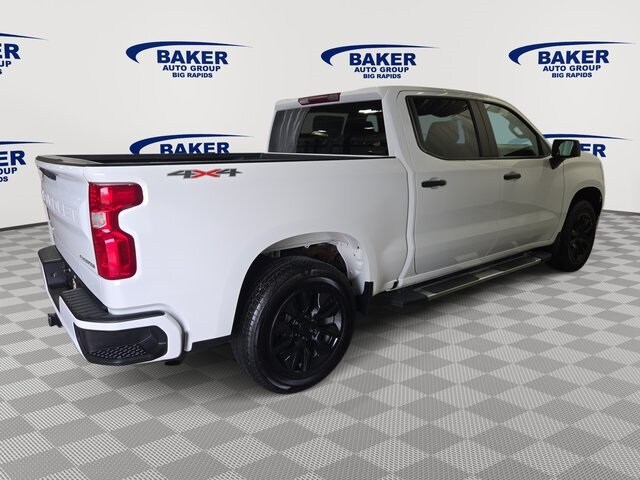 2023 Chevrolet Silverado 1500 Custom photo 2