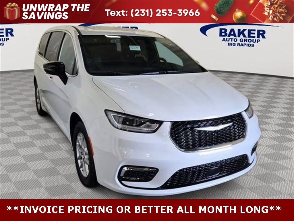 2025 Chrysler Pacifica Select's photo