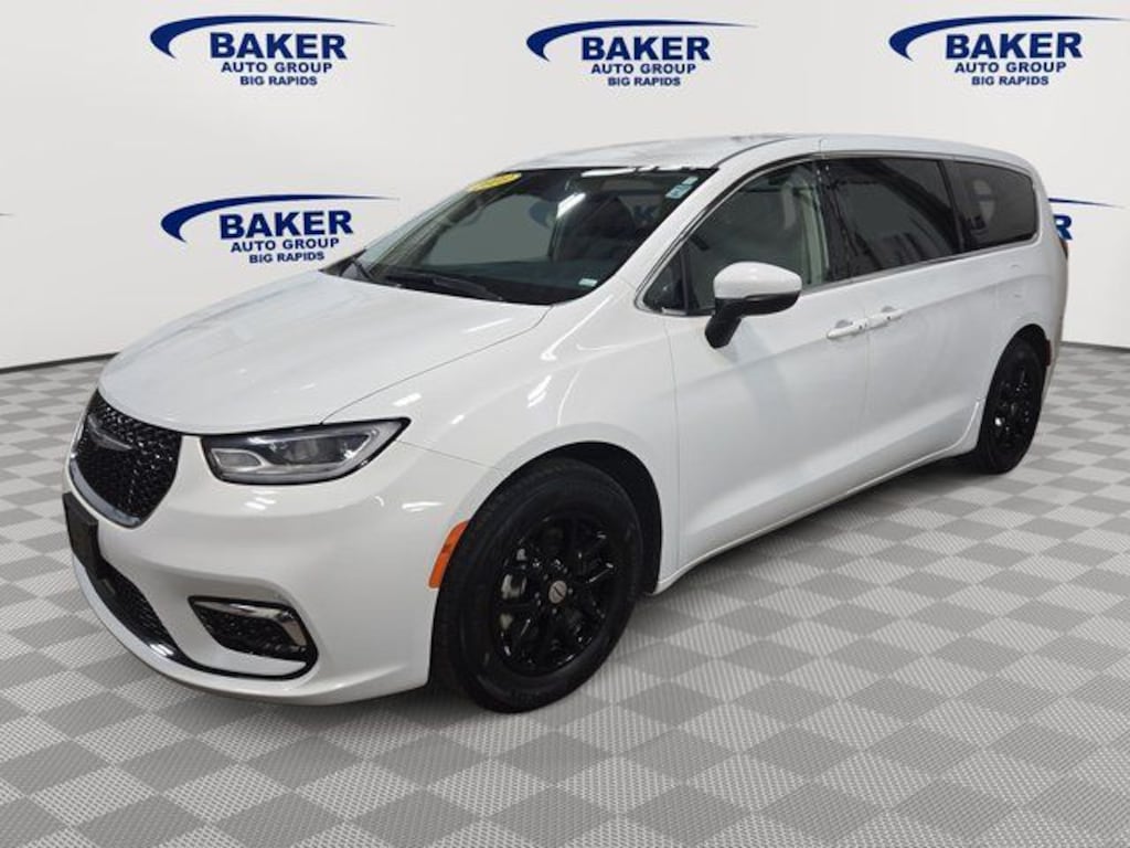 Used 2023 Chrysler Pacifica Touring L Minivan/Van