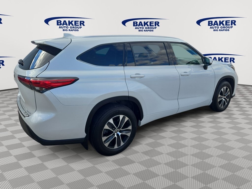 2022 Toyota Highlander XLE photo 4