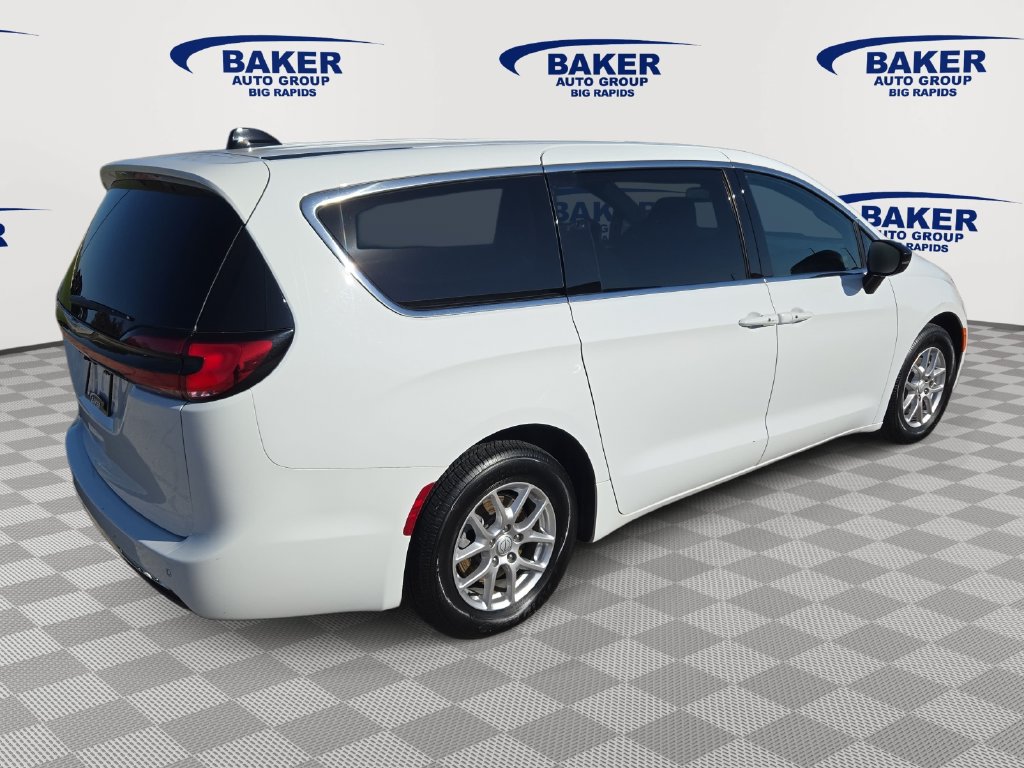 Used 2026 Chrysler Pacifica Select Minivan/Van
