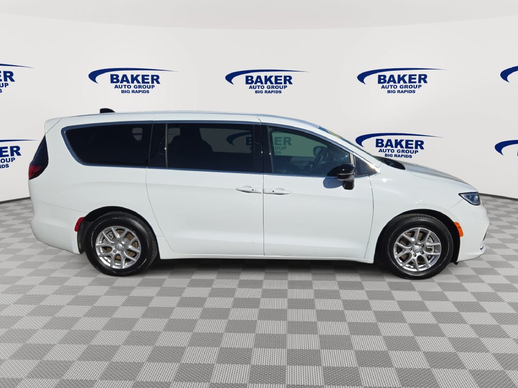 Used 2026 Chrysler Pacifica Select Minivan/Van