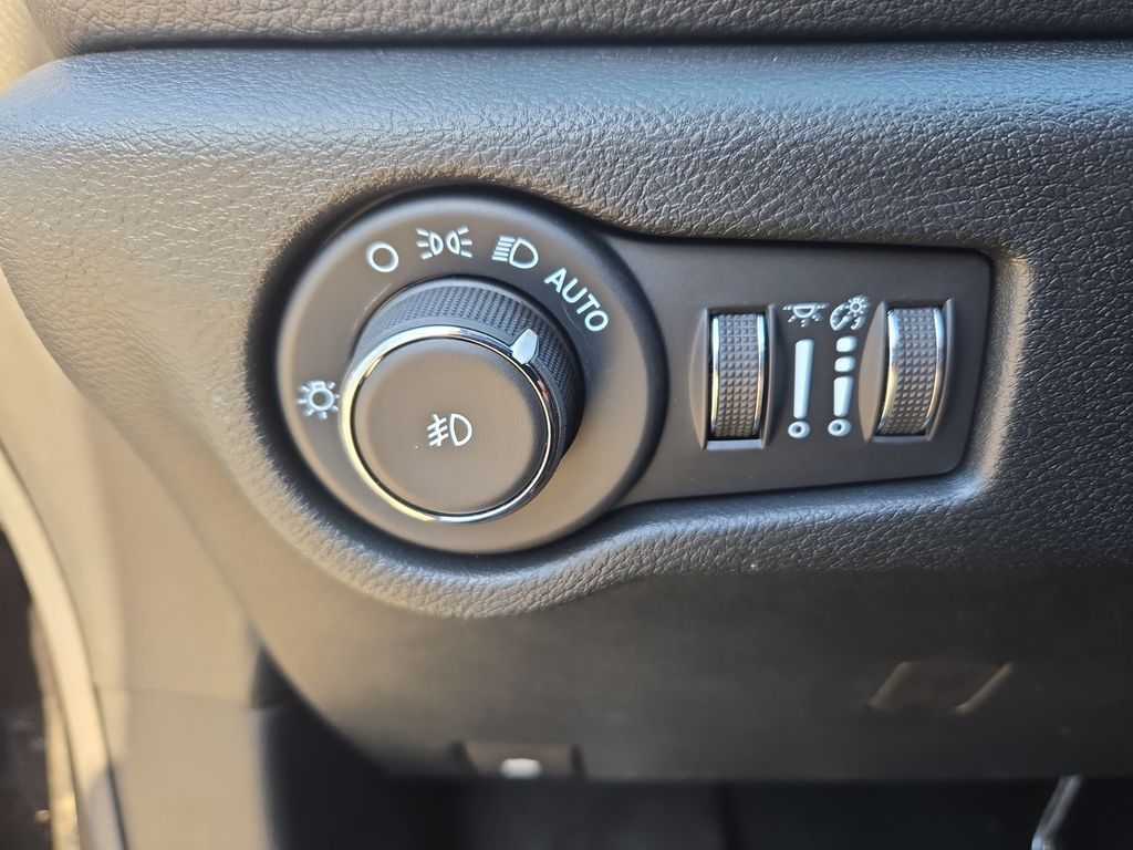 2026 Chrysler Pacifica Select - Photo 25