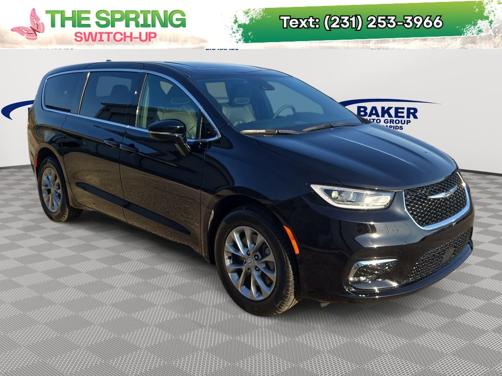 2026 Chrysler Pacifica Select AWD's photo