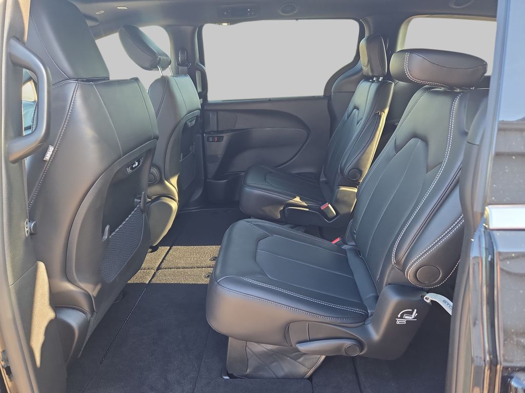 2026 Chrysler Pacifica Select - Photo 15