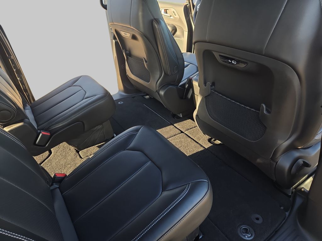 2026 Chrysler Pacifica Select - Photo 12