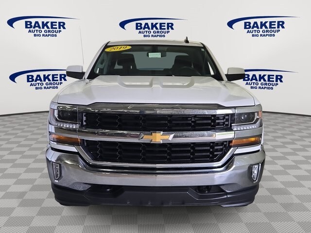 2019 Chevrolet Silverado 1500 LT photo 2