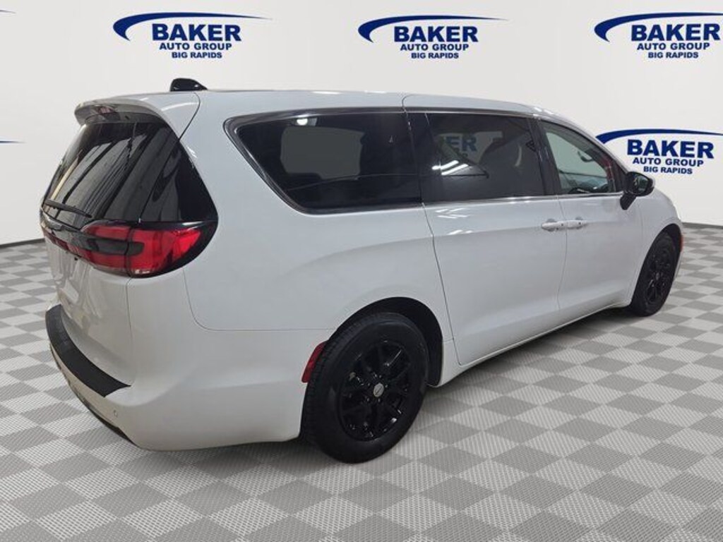 Used 2023 Chrysler Pacifica Touring L Minivan/Van