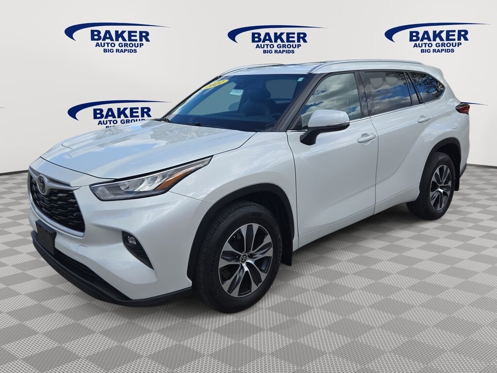2022 Toyota Highlander XLE photo 3